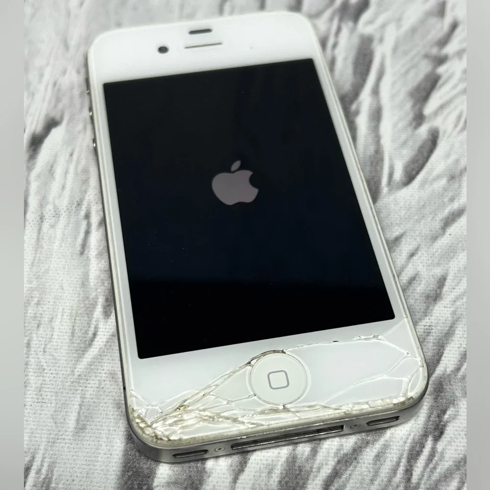 For Parts As-Is Apple iPhone 4s A1387 White Broken Screen And Back